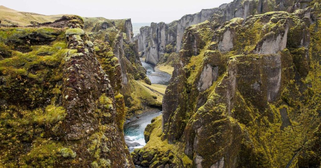 SIMロック解除で買取価格アップ！？スマホを売る前に知っておきたい基礎知識【錦糸町 R-BoX】